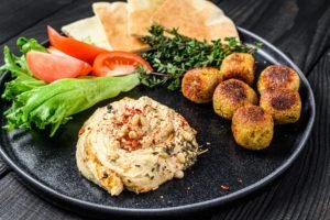 Green Salad with Pita Bread & Hummus
