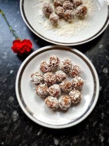 Healthy Bites of Heaven from Dates and Nuts