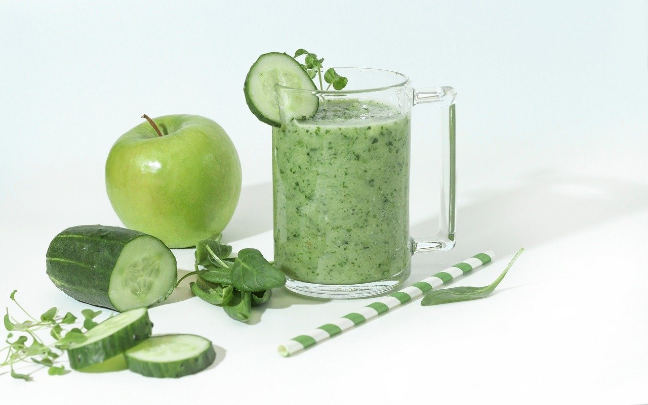 Green Smoothie with Spinach Microgreens